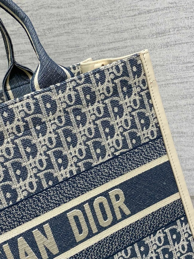 Medium Dior Book Tote Dior Oblique Embroidery and Calfskin M1324CZ-2