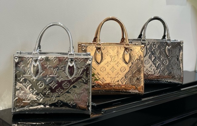 Louis Vuitton OnTheGo PM M26373 Rose gold