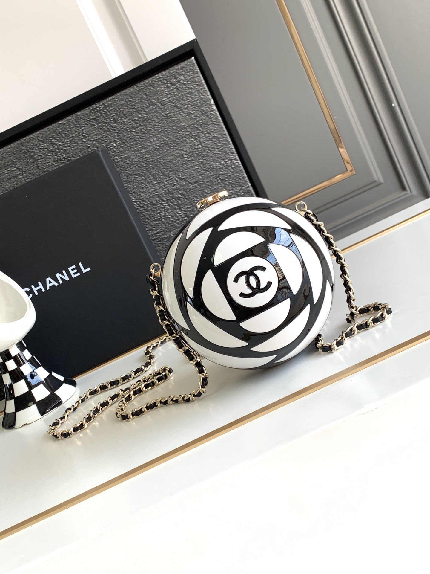 Chanel Camellia Mini Ball Bag 63029 White&Black Chanel Camellia Mini Ball Bag 63029 White&Black