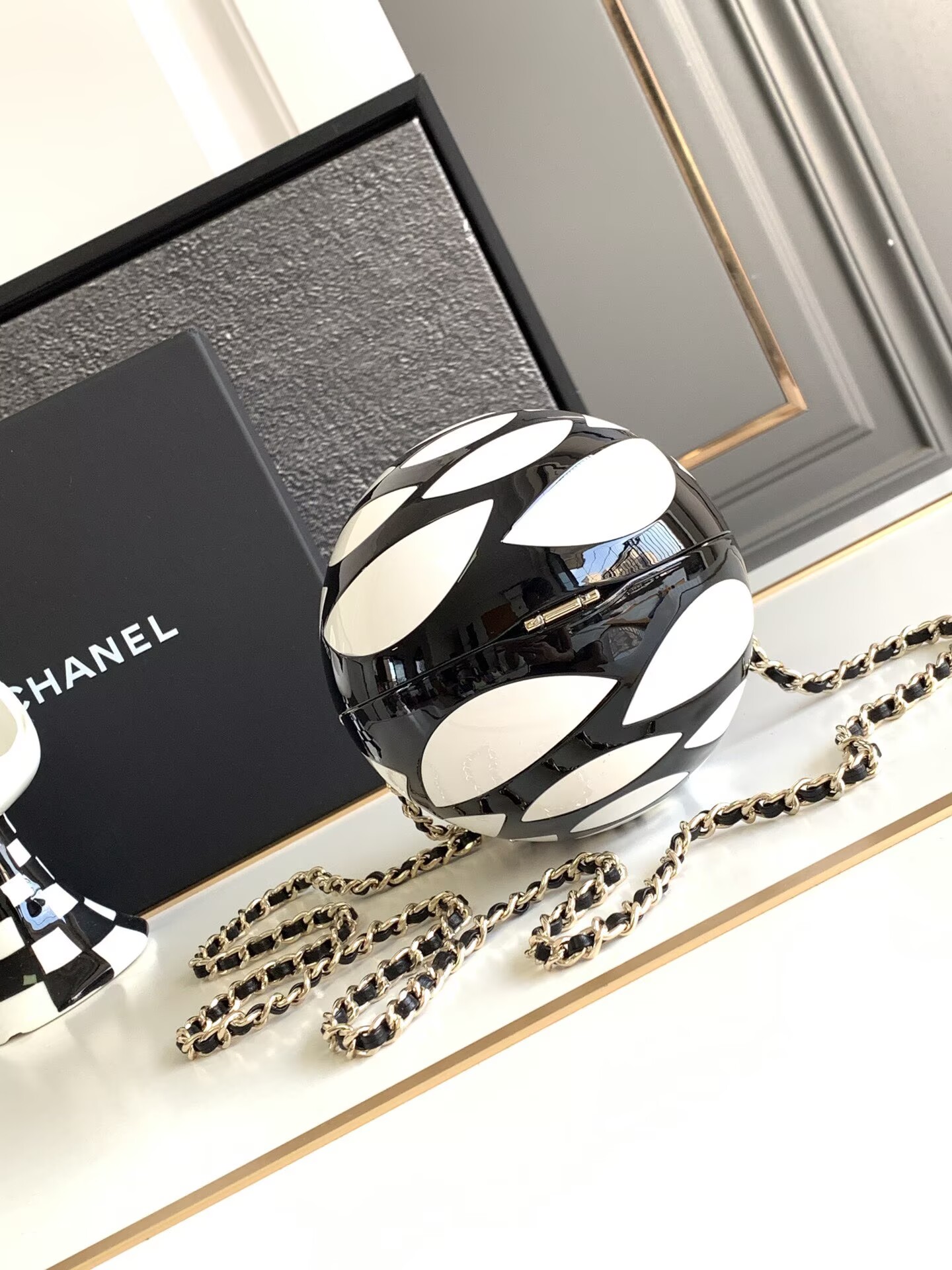 Chanel Camellia Mini Ball Bag 63029 White&Black Chanel Camellia Mini Ball Bag 63029 White&Black