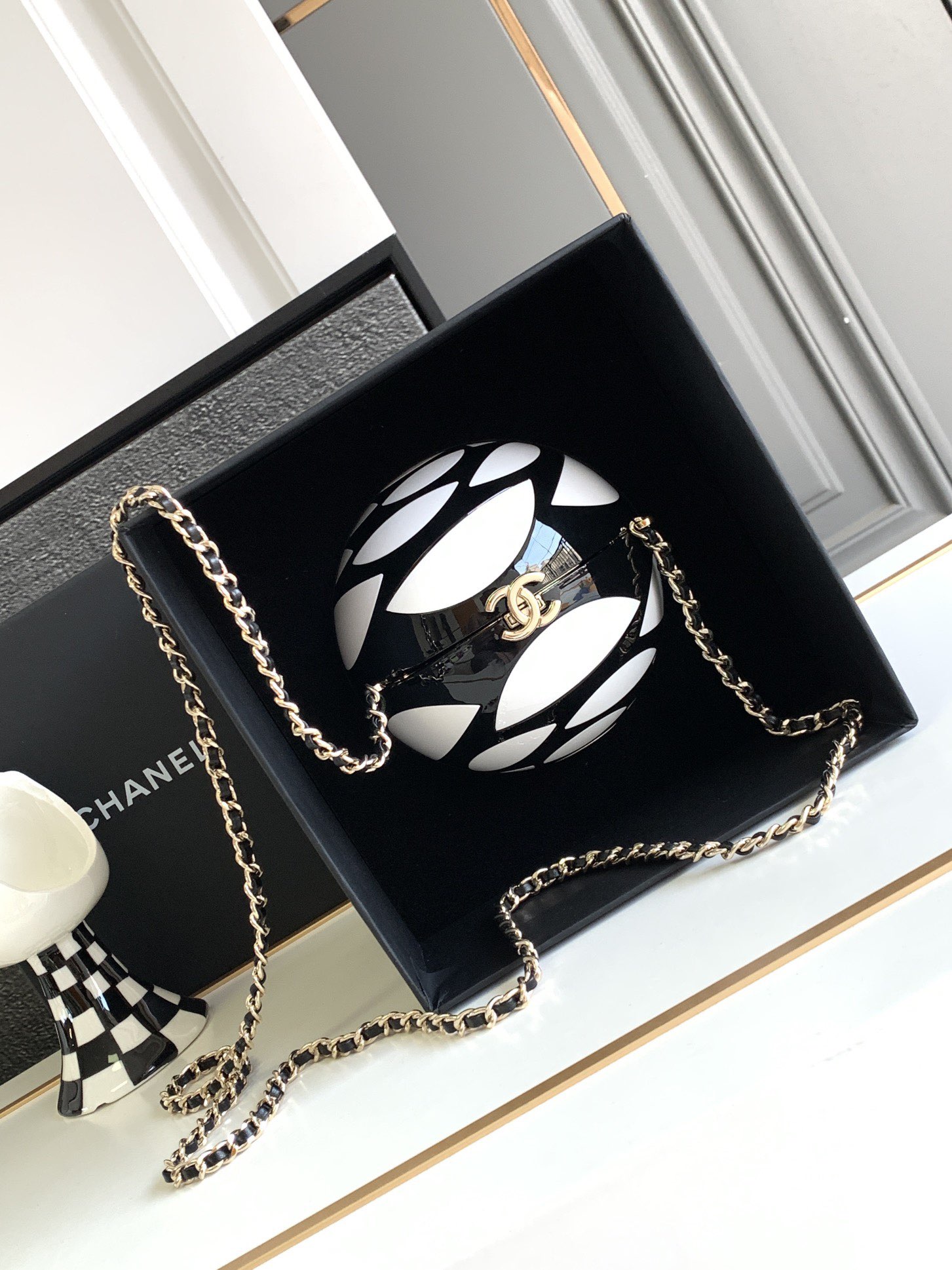 Chanel Camellia Mini Ball Bag 63029 White&Black Chanel Camellia Mini Ball Bag 63029 White&Black