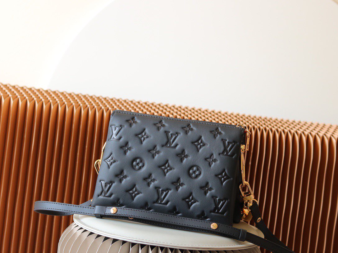 Louis Vuitton Original Leather SKI Coussin BB M20547 Black Gold-Tone Louis Vuitton Original Leather SKI Coussin BB M20547 Black Gold-Tone