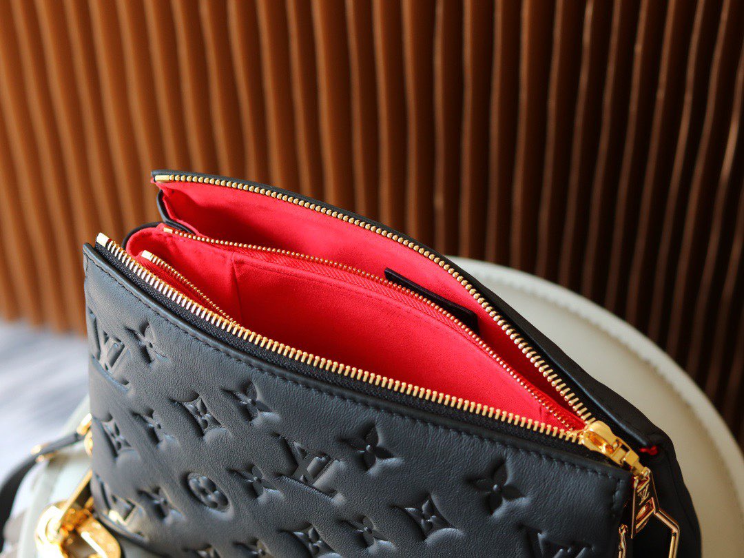 Louis Vuitton Original Leather SKI Coussin BB M20547 Black Gold-Tone Louis Vuitton Original Leather SKI Coussin BB M20547 Black Gold-Tone