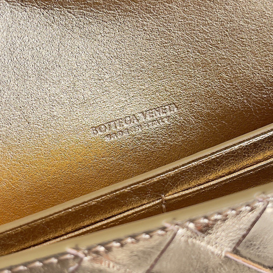 Bottega Veneta Original Leather Long Clutch Andiamo With Handle 741511 Gold Bottega Veneta Original Leather Long Clutch Andiamo With Handle 741511 Gold