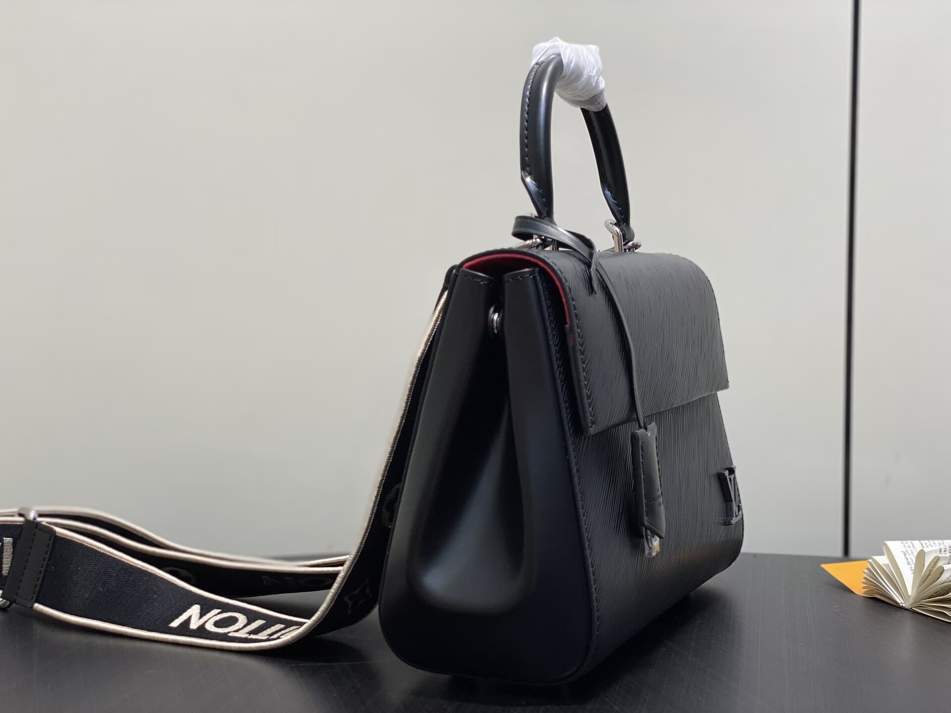 Louis Vuitton Cluny MM EPI Leather M58931 Black Louis Vuitton Cluny MM EPI Leather M58931 Black