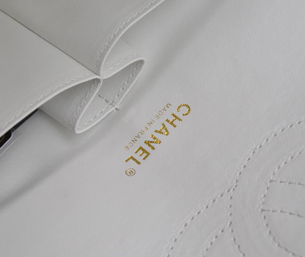 Chanel Classic 2.55 Series White Caviar Golden Chain Quilted Flap Bag 1113 Chanel Classic 2.55 Series White Caviar Golden Chain Quilted Flap Bag 1113